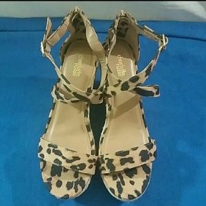 NWT sz8 wedge Charlotte Russe